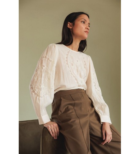 BLUSA BORDADO ROMÁNTICO 2