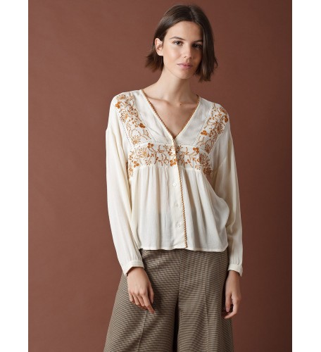 CAMISA ESCOTE EN V CON CANESÚ BORDADO