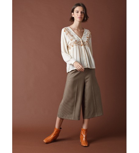 CAMISA ESCOTE EN V CON... 2